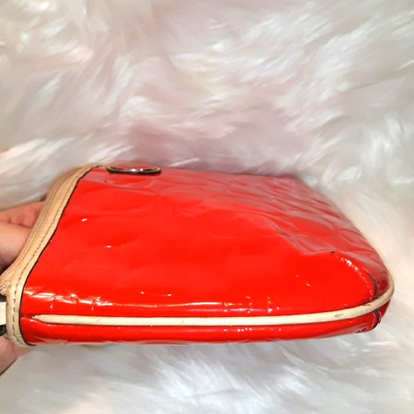 L@@K- Rare~COACH "Peyton" Large Striking Red Signature Embossed Leather Wristlet - Picture 8 of 16